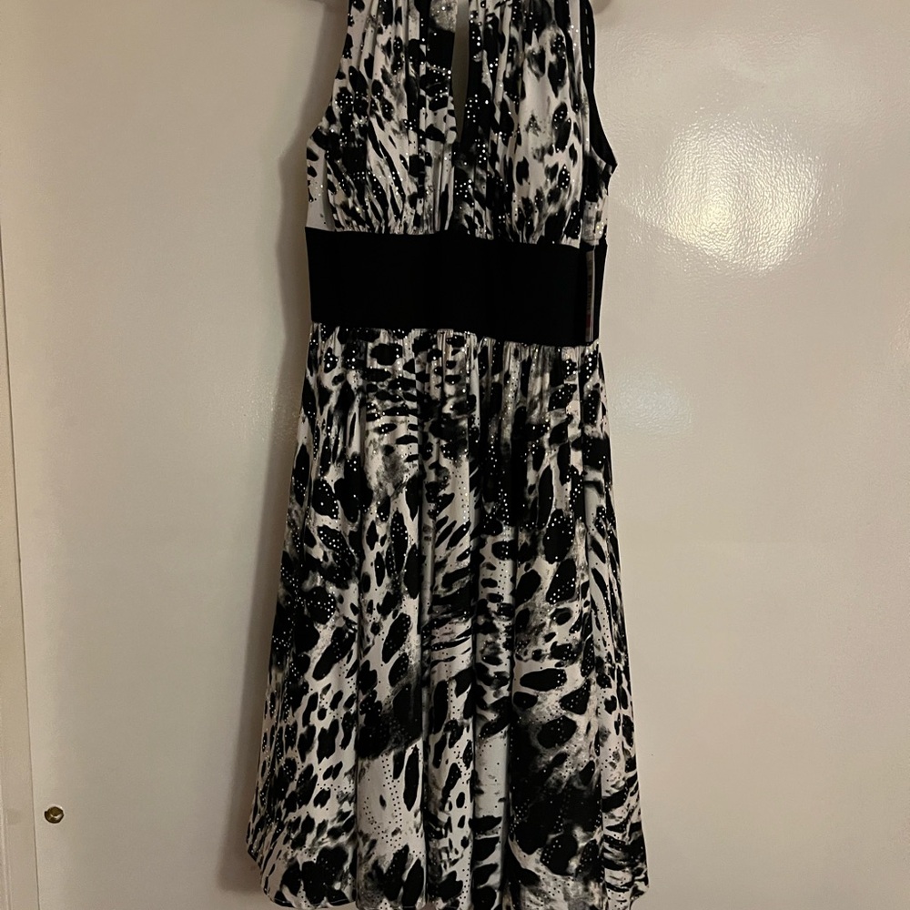 R&M Richard’s Elegant Black and White Patterned Dress